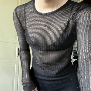 topp - En nätteöja från Zara i storlek S! Använd fåtal gånger så är i bra skick! Frakten på 52kr ingår i priset!💖