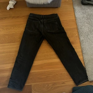 Jeans.  - Säljer mina weekday jeans eftersom de ör för små. Modellen är barrel. 