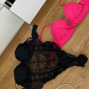 Underkläder - body 75B och en skrikråsa bikini överdel 75C tyvärr har dem inte kommit till användning och är för små för mig ! Bikini överdel 80 kr / bodyn 160kr 