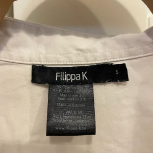 Skjorta  - Skjorta (som behövs strykas) från Filippa K storlek S. 🌟 