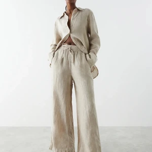 Linnébyxor  - Säljer dessa superfina linnebyxor som jag köpte på ginatricot i slutet av förra sommaren. Dom är använda ett fåtal gånger och säljer dom pågrund av att jag växt ur dom🤍                                              