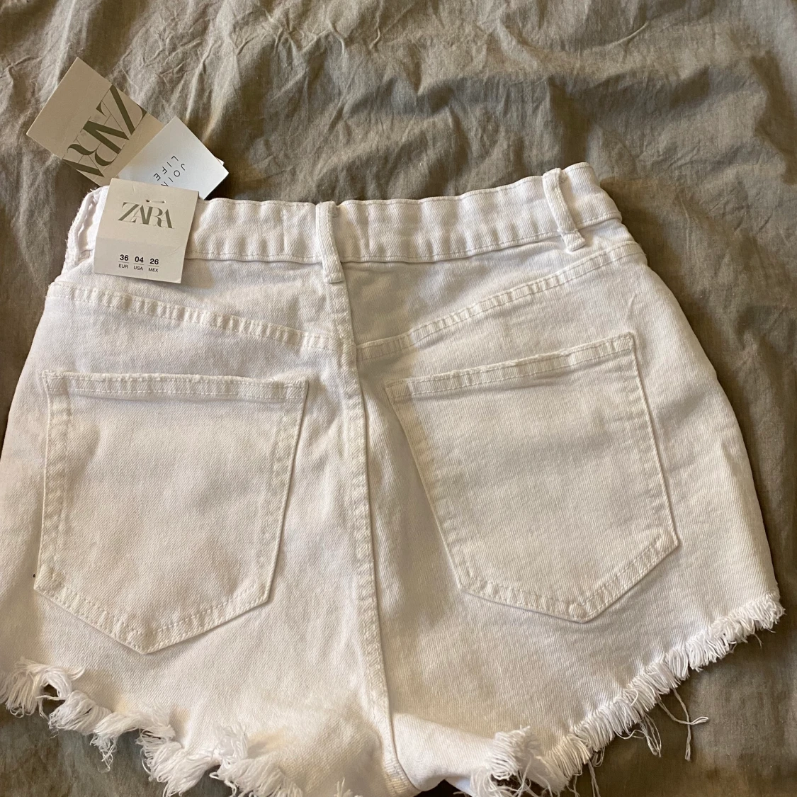 Vita shorts från Zara - 90