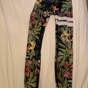 Säljer Stronger!  - Jag säljer dessa då det inte kommer till användning, mycket bra skick och använt ca 10 gånger 💜