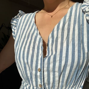 Byxdress  - En byxdress köpt någonstans i Österrike, stl 38. Frakten ingår i priset. Jag tar Swish 