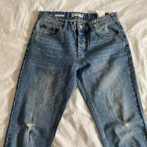 Jeans köpta på pull & bear i storlek 38 