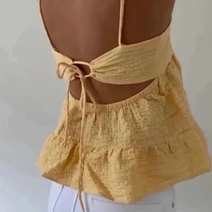 Topp - Populär topp från Zara. (Första bilden är lånad). Storlek S. Frakt 45 blå påse 💕💕 senaste bud 150