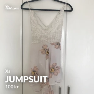 Jumpsuit  - Jätte fin jumpsuit i storlek xs😊