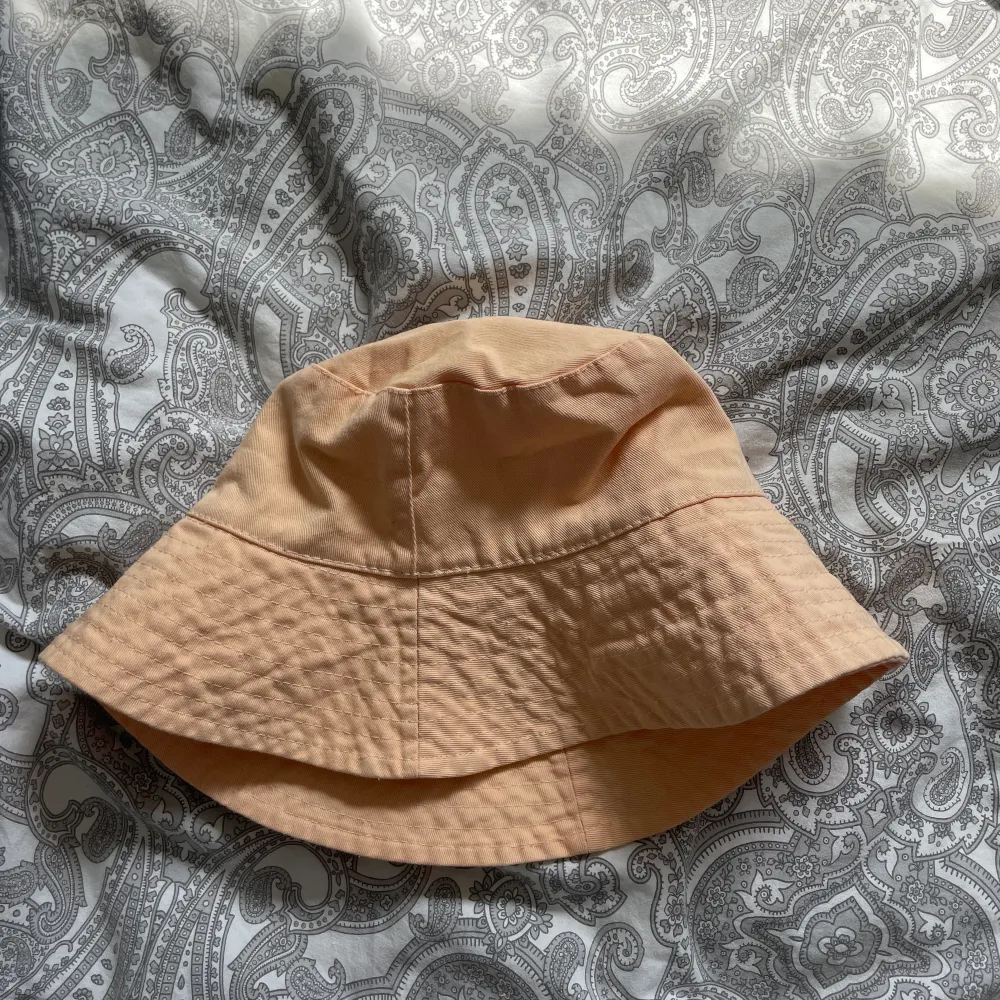 Ljusorange bucket hat 🧡. Accessoarer.