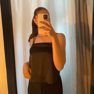 Linne - Fint linne från hm med kors i ryggen. Sparsamt använd, fin till sommaren 💓