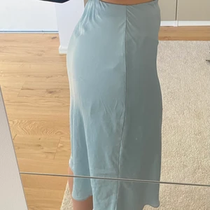 Satinkjol - Superfin satinkjol från bikbok, aldrig använd! Köparen står för frakten. 