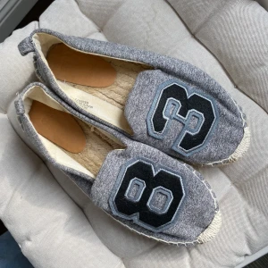 Espandrillos - Säljer dessa espandrillosen, as härliga till sommaren! Kan mötas upp både i Stockholm eller i Karlshamn🙂