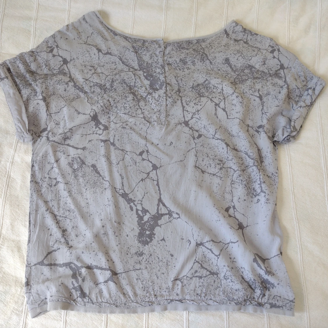 Grå mönstrad topp/blus/t-shirt, strl S - 91