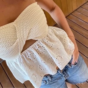 Zara topp - Säljer nu min jätte fina topp från Zara i storlek S, inga defekter och använd 1 gång. Säljer för 240❤️