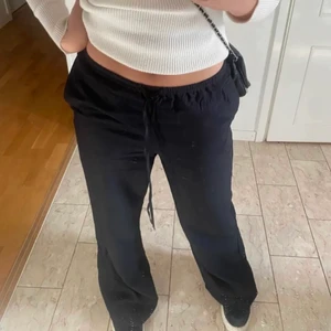 Linnebyxor från hm  - Lägger ut igen pågrund av skambud och oseriös köpare 💕💕 Helt nya och har prislapp kvar 😊 Frakt tillkommer på 66kr spårbart , linnebyxorna är helt slutsålda (bilden är lånad)