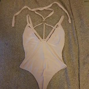 Rebecca Stella bodysuit  - Helt oanvänd body från Rebecca Stella med tagg kvar. Jättefin men tyvärr för liten för mig. 