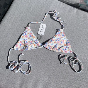 Bikini - Säljer denna söta bikini från nakd. Aldrig använd, pris lappen sitter kvar.