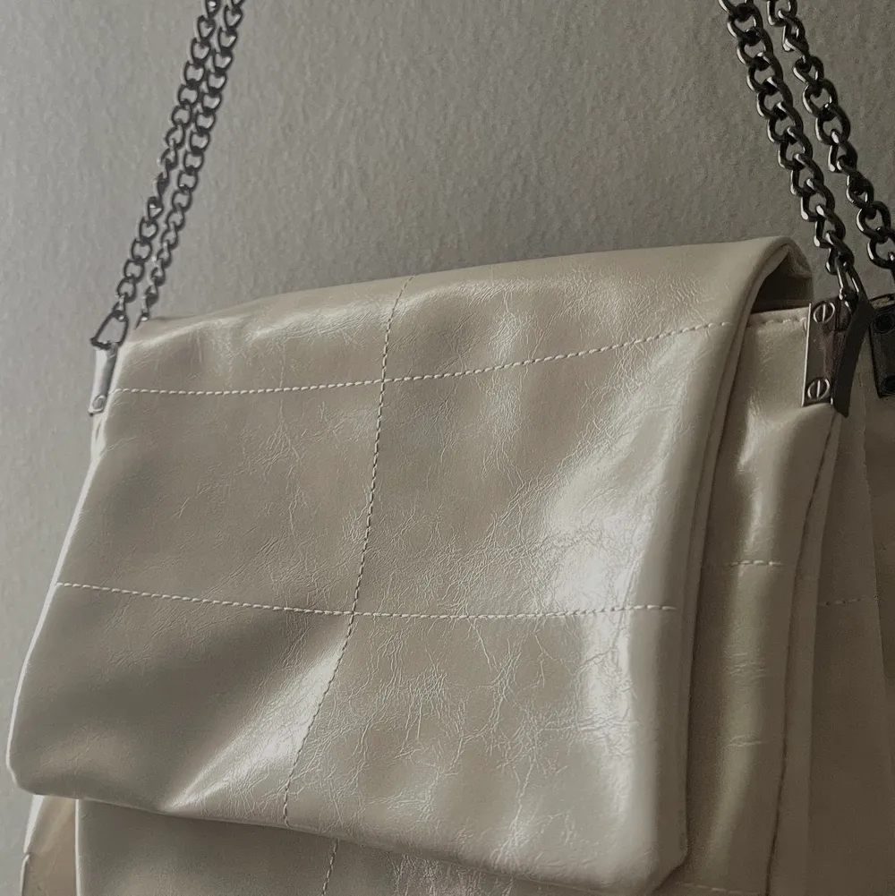 Jätte fin väska, aldrig använd 🫧 ser ut som den från Zara. Väskor.