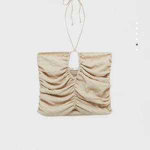 Sommarlinne - Säljer denhär så snygga toppen från Pull&bear i storlek s!! Verkligen så fin nu till sommaren💓💓💓säljes då den tyvärr var för liten för mig:(( 