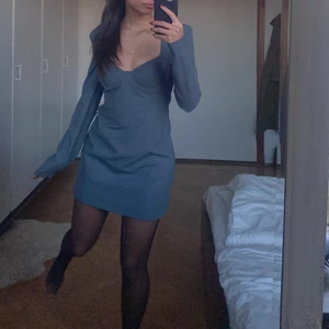 Klänning från Zara - Skitsnygg klänning från zara! Buda gärna❤️