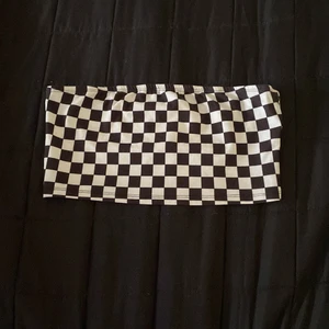 SHEIN storlek xs  - Tyvär från SHEIN men väldigt bra tygg för att va där ifrån. Kort linne utan band. Väldig bra stretch. 