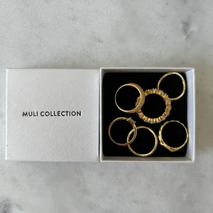MULI COLLECTION RINGAR - Säljer mina fina ringar från MULI COLLECTION 🤎 Kan köpas för sig eller flera tillsammans. Pris varierar mellan 100-250 kr/st beroende på vilken/vilka du är intresserad av. Storlekar: 4&3=16mm 1&6=17mm 2=18mm 5=17mm RING 4-6 SÅLDA!!!!