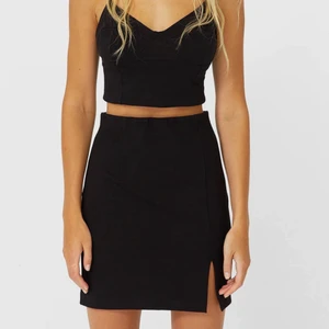 Svart Kjol - Svart A-linje kjol som använts fåtal gånger💕 köparen står för frakt💕