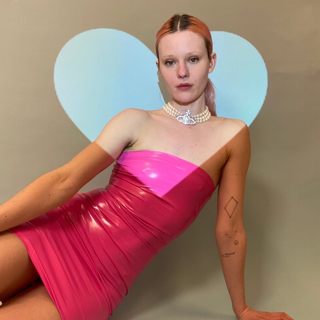 Tight rosa klänning