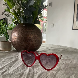 Solglasögon 😎  - Hjärtformade solisar med fadat glas❣️ 