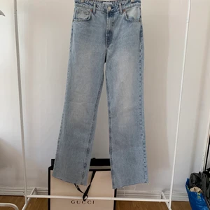Zara jeans  - Zara jeans i storlek 38 (helt nya!!) säljer för 150kr 👖 