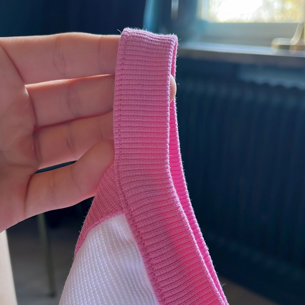 Säljer detta linne från reclaime vintage. Den rosa färgen är som på sista bilden. Aldrig använt det. Säljer eftersom det inte kommer till användning. Strl S och passar S samt även XS. Frakt på ish 30 kr tillkommer💕. Toppar.