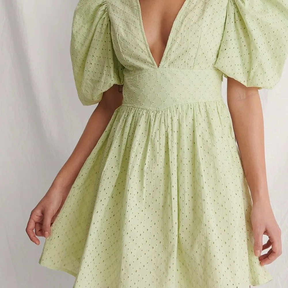 Söt mintgrön klänning från Nakd. Helt oanvänd. (pga fel storlek för mig). (Ordinarie pris 549kr). Klänningar.