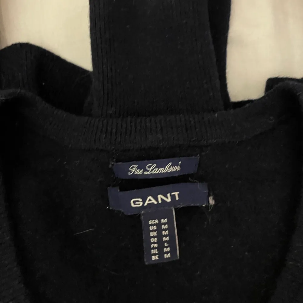 Gant tröja nästan aldrig använd! Vintage modell så går ej att köpa i butik. Storlek M men passar S. Tröjor & Koftor.
