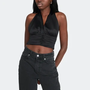 Svart satintopp från bikbok - Svart satintopp från bikbok, helt oanvänd och slutsåld på hemsidan 