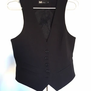 Väst - Svart väst aldrig använd! 