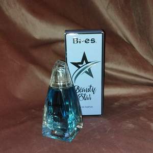 En helt oanvänd ny parfym från Bi o es beauty star, luktar super pris 25kr