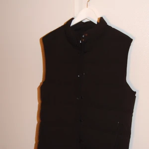 Zara väst - Svart väst från zara använt max 3 ggr. Storlek M