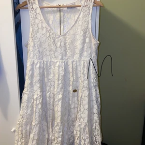 vit klänning - andvänds ej