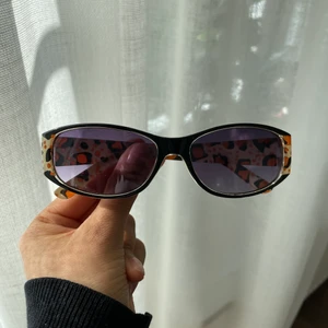 Leopard glasögon  - Solglasögon med leopard mönster. 90-tals inspirerade. (Köparen står för frakten) ☀️