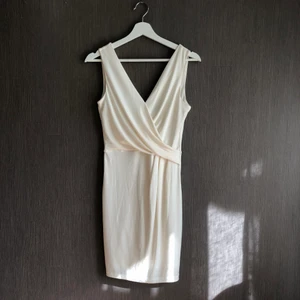 Crémevit klänning - Frakt tillkommer❤️