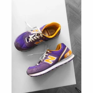 Sneakers från New Balance  - Orange/lila skor från Nee Balance. Säljer pga fel storlek, oanvända. 