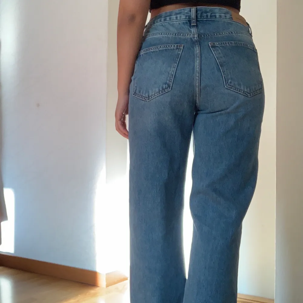 Lowrise jeans från Gina, använda 1 gång så nyskick! . Jeans & Byxor.