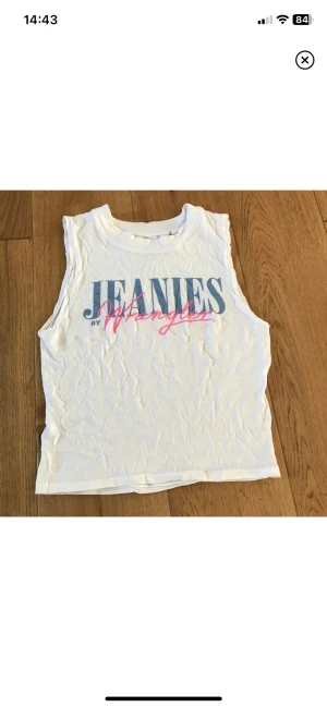 Linne - Svin snyggt vitt linne som sitter tight och snyggt på☺️❤️ 3 FÖR 2 PÅ ALLT I MIN PROFIL!!