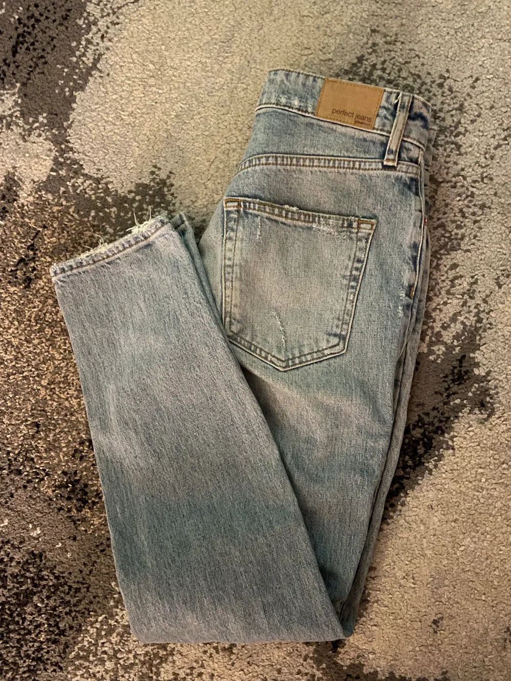 Superfina jeans från Gina tricot. Strl 38 men är mer som 36. . Jeans & Byxor.