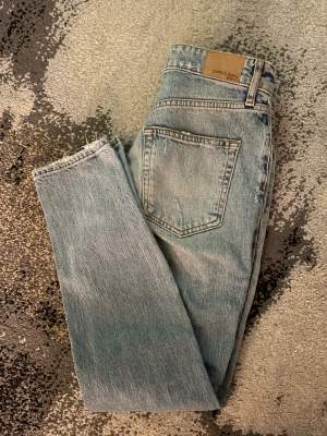 Superfina jeans från Gina tricot. Strl 38 men är mer som 36. 