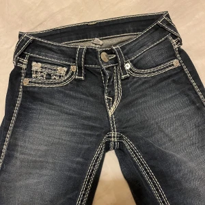 True religion jeans  - Säljer mina true religion jeans pga att dom är försmå för mig, alldrig andvända men köpta här på Plick. Skriv om ni har några frågor 💗(om det är många som vill köpa kan priset höjas)