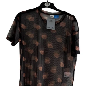 Svart topp  - Oanvänd svart topp från Pimkie storlek M, skriva om ni önskar flera bilder och frågor  