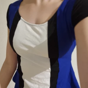 Topp banana republic - Topp från banana republic. Använd men bra skick. De har konsitga storlekar "0", skulle säga att det motsvarar en XS/S. 