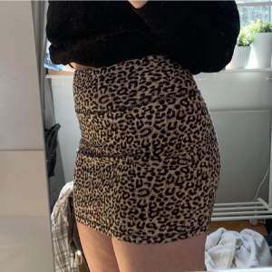 Leopardmönstrad kjol! Storlek xs från Gina tricot 💖 