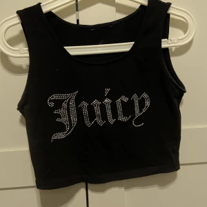 Juicy Topp - ”juicy couture” crop top. Aldrig använd. Storlek S, men passar även XS och M. 