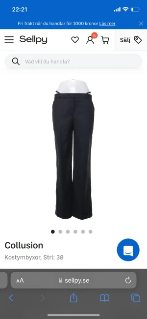 Svarta kostymbyxor  - Svarta kostymbyxor. Tråden slm sticker ut vid bidjan är resår band och kan gömmas eller klippas av. Passar dig som är ca 168